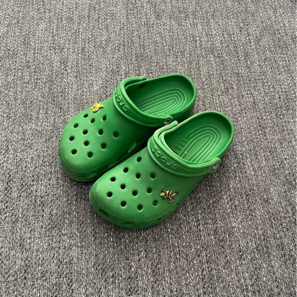 CROCS Shoes - Womens Kelly green crocs size 8